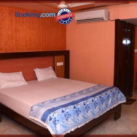 Hotel Swastik Guest House Varanasi - Perfect Location And Comfortable Room Екстериор снимка