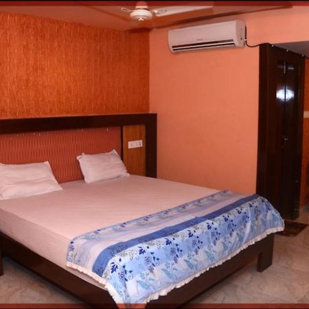 Hotel Swastik Guest House Varanasi - Perfect Location And Comfortable Room Екстериор снимка