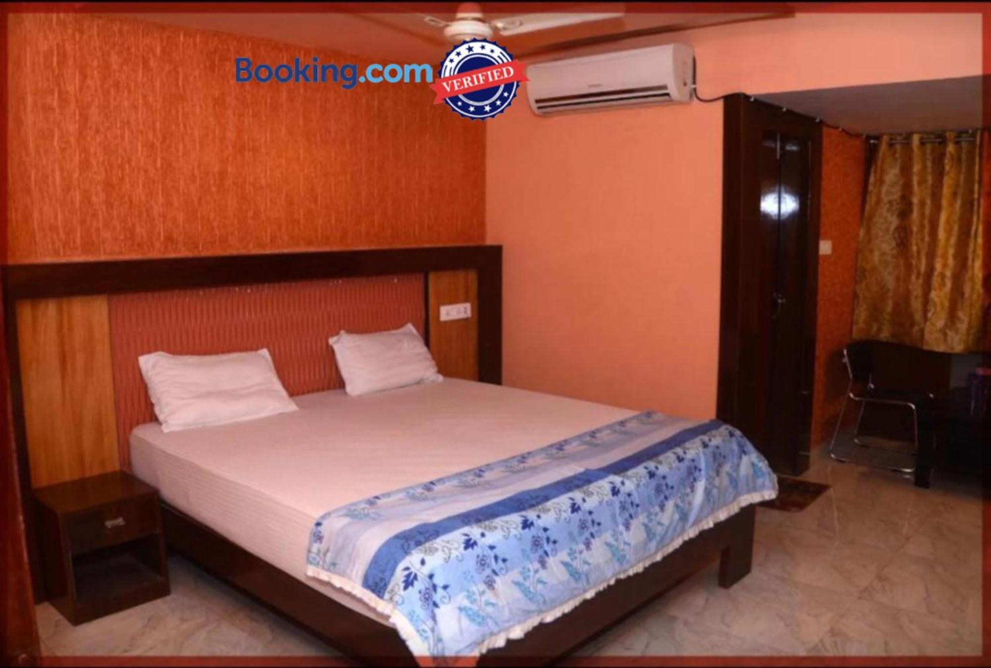 Hotel Swastik Guest House Varanasi - Perfect Location And Comfortable Room Екстериор снимка