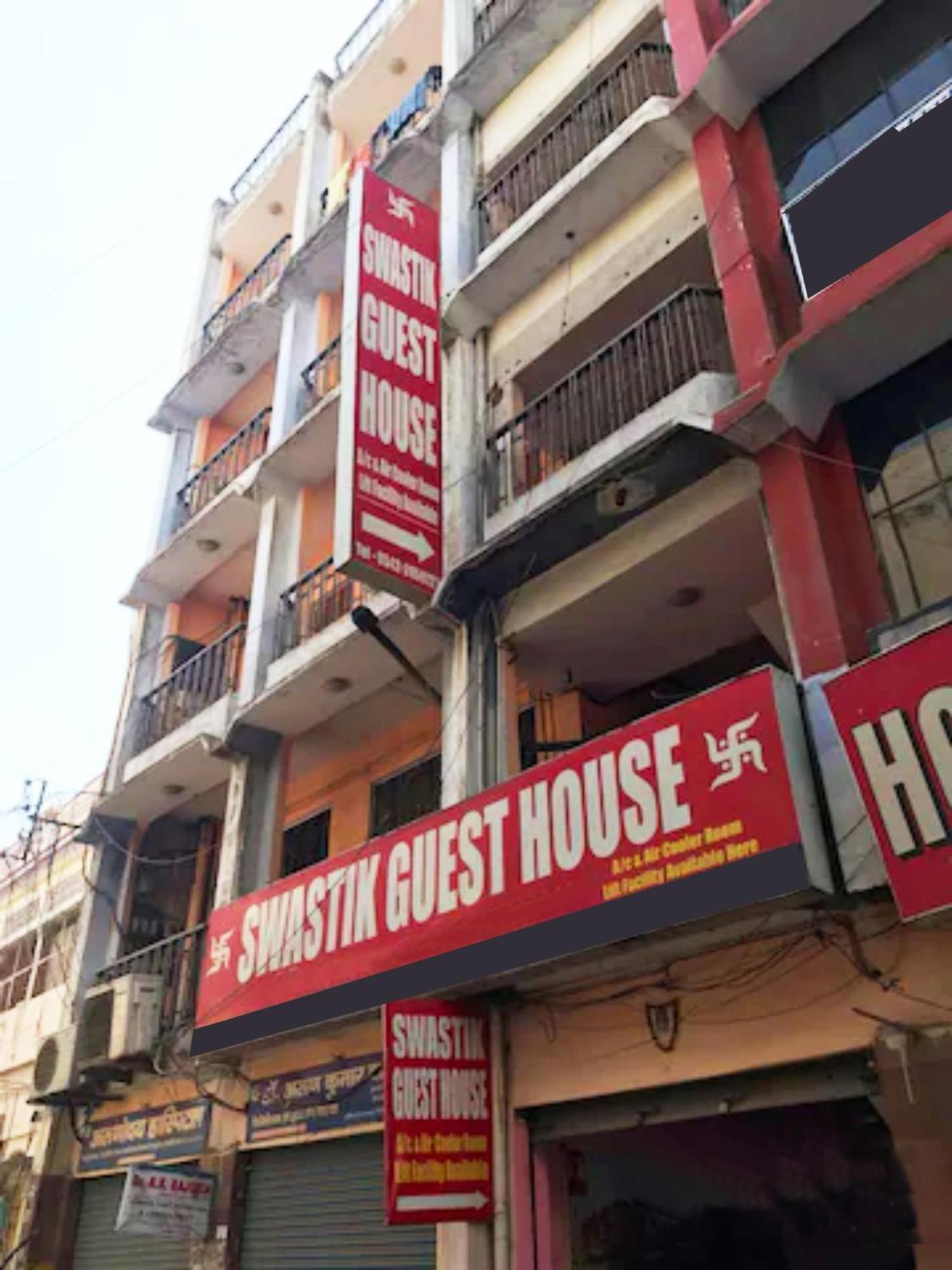 Hotel Swastik Guest House Varanasi - Perfect Location And Comfortable Room Екстериор снимка