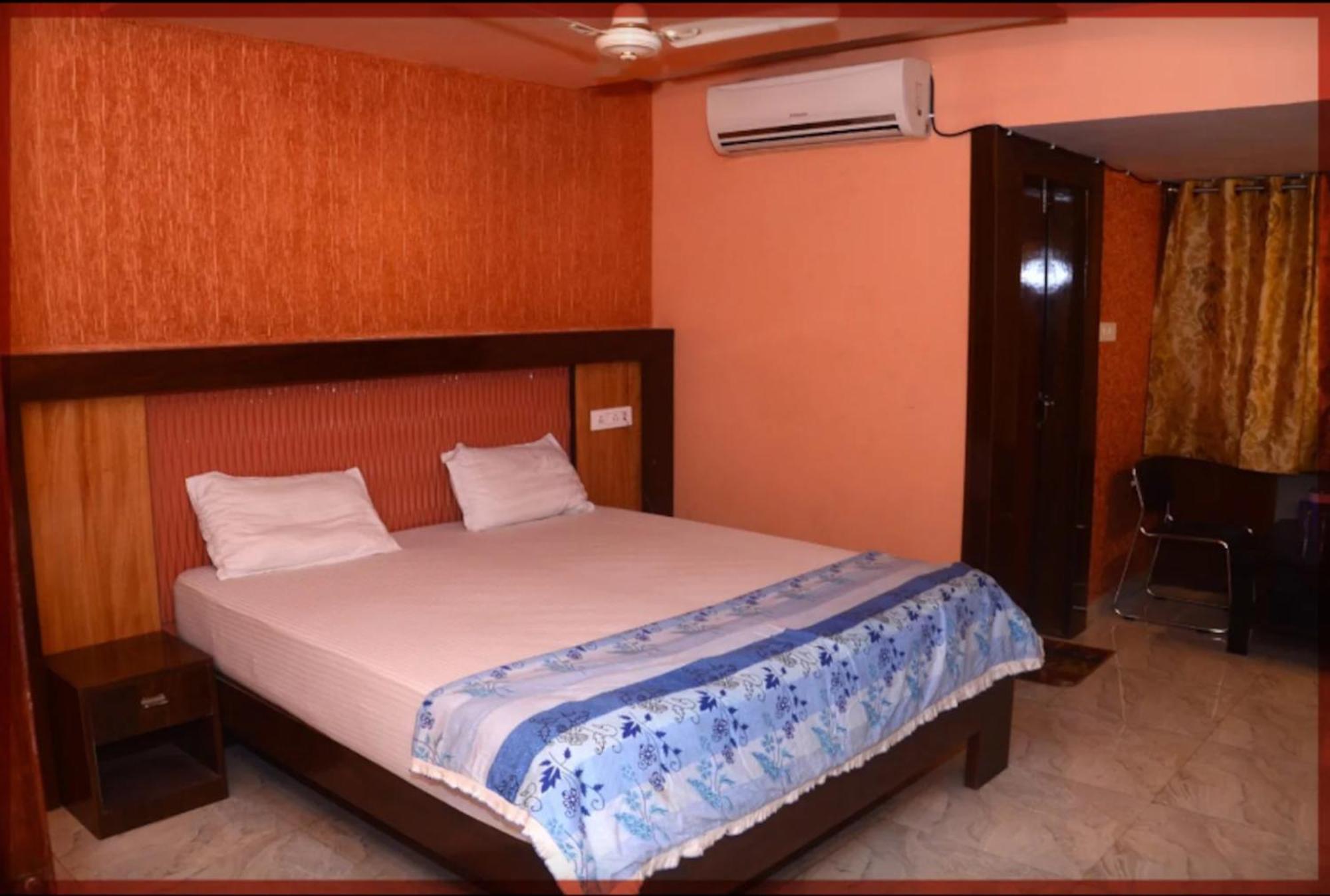 Hotel Swastik Guest House Varanasi - Perfect Location And Comfortable Room Екстериор снимка