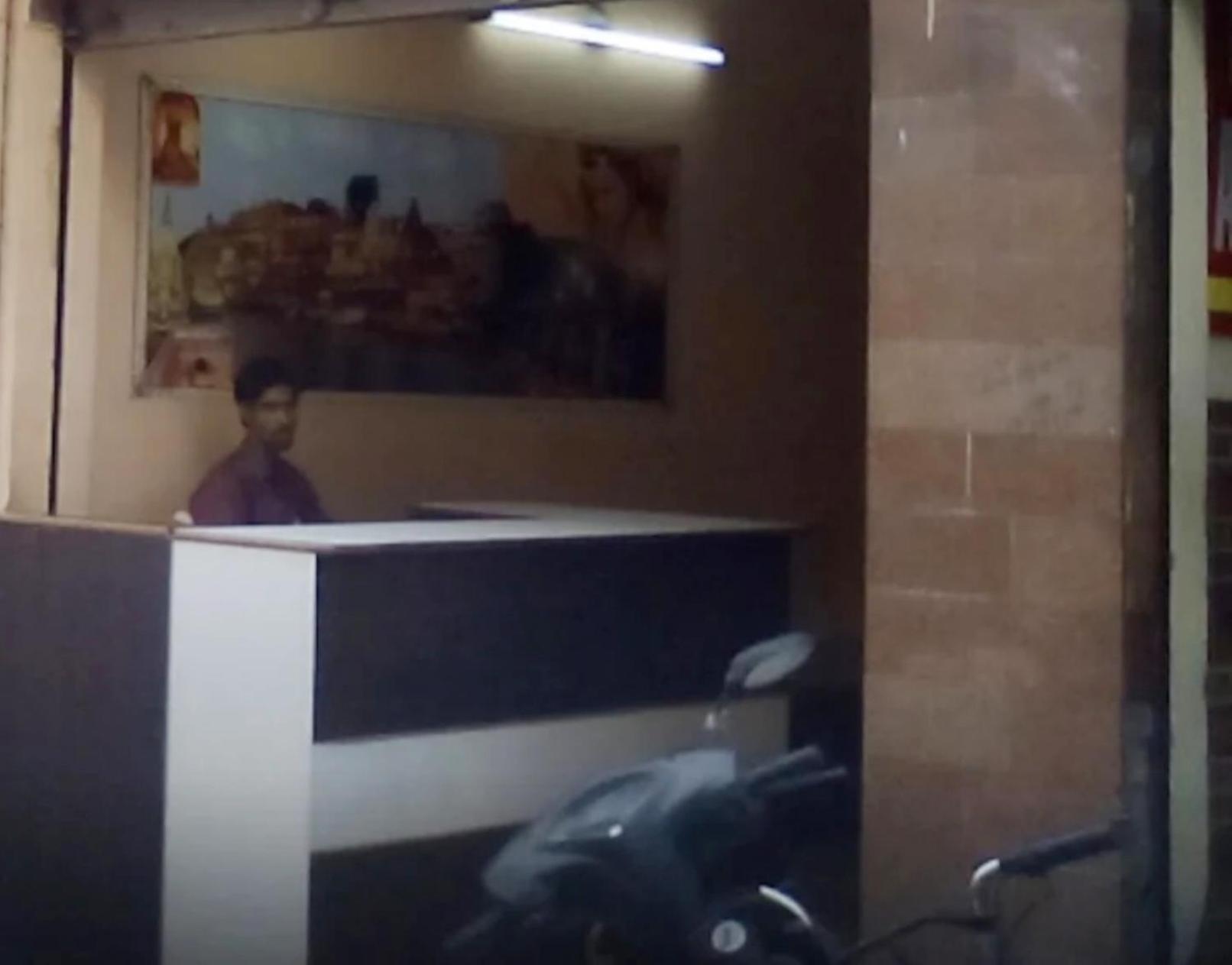 Hotel Swastik Guest House Varanasi - Perfect Location And Comfortable Room Екстериор снимка
