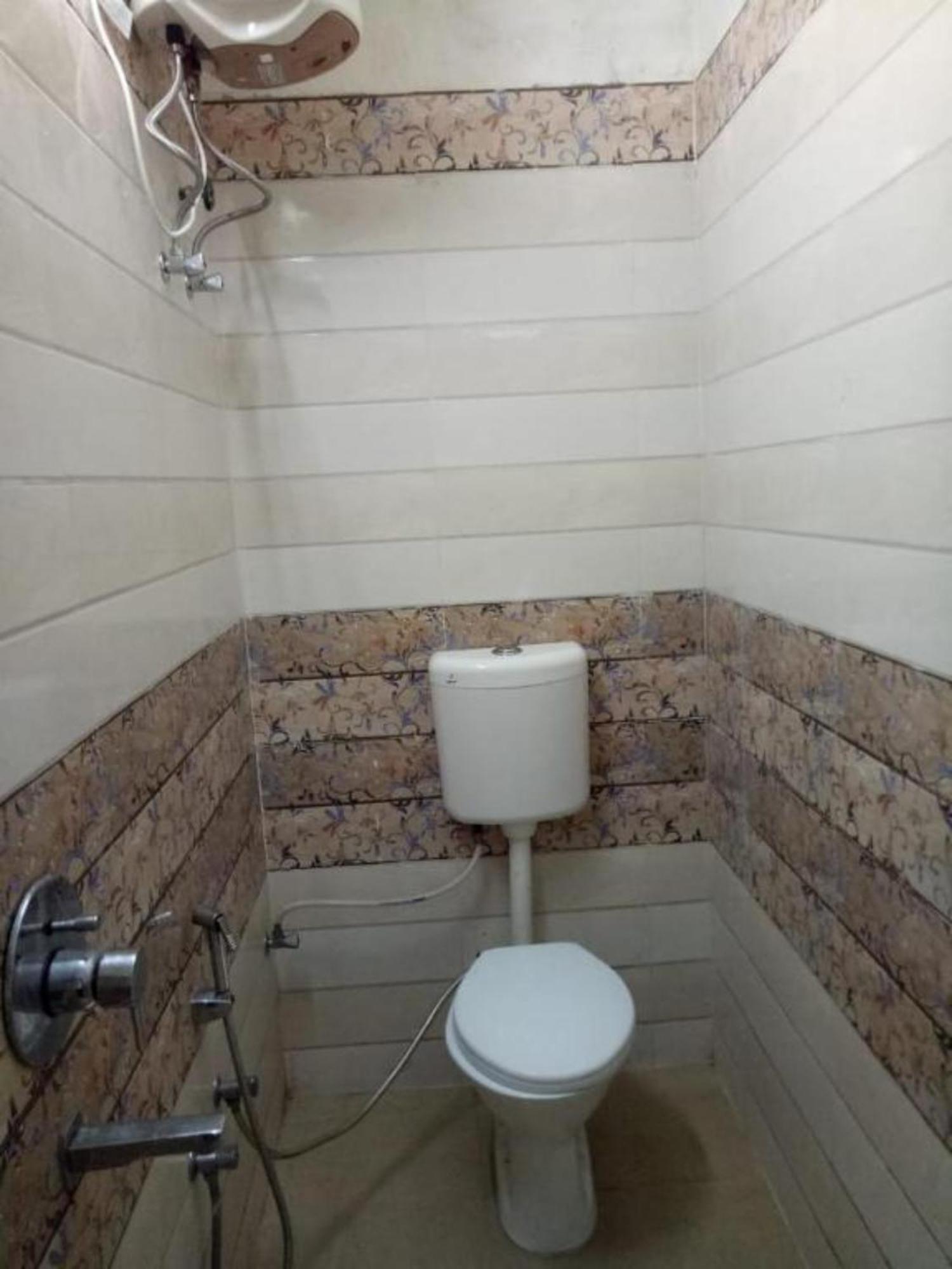 Hotel Swastik Guest House Varanasi - Perfect Location And Comfortable Room Екстериор снимка