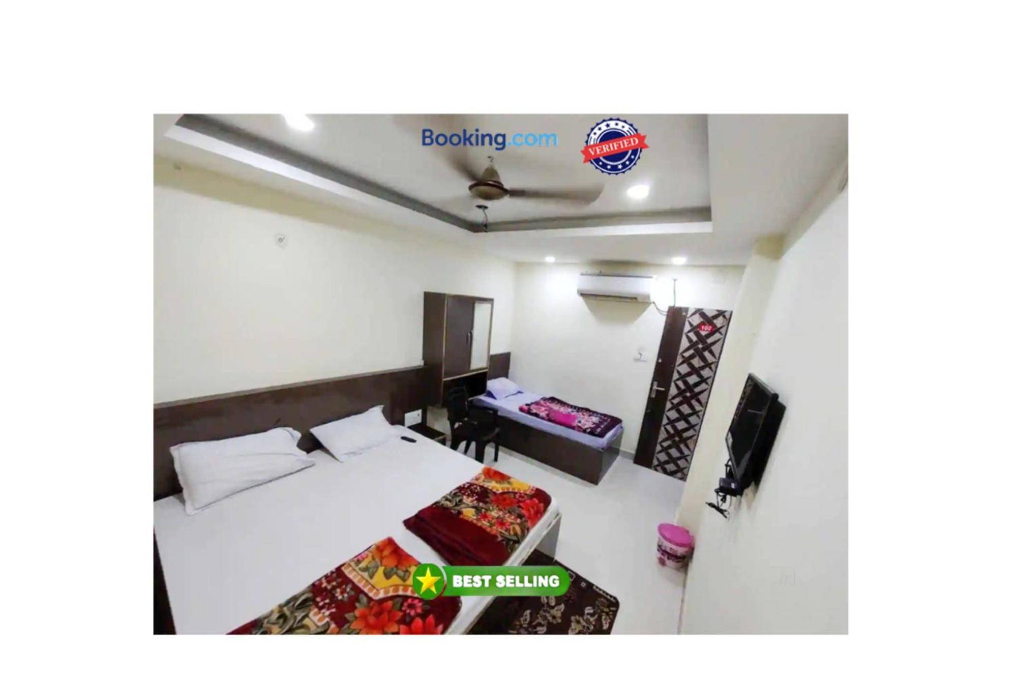 Hotel Swastik Guest House Varanasi - Perfect Location And Comfortable Room Екстериор снимка